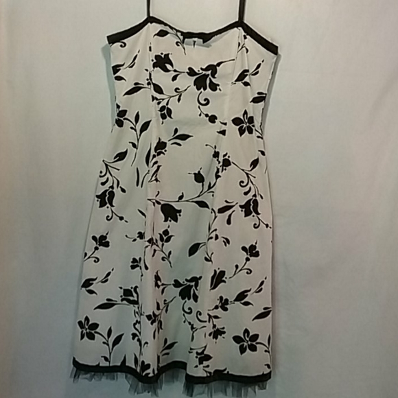 * 4/$25 Signature by Robbie Bee Women's Dress Size 16 - Picture 1 of 8